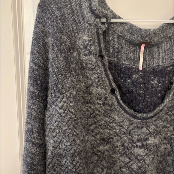 FLAW Free People grey lace up wool sweater size M (no string to lace up) - Picture 4 of 16
